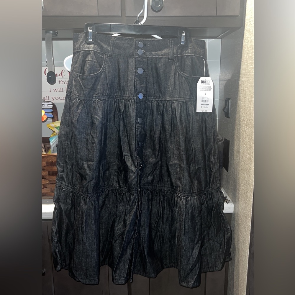 Black tiered skirt